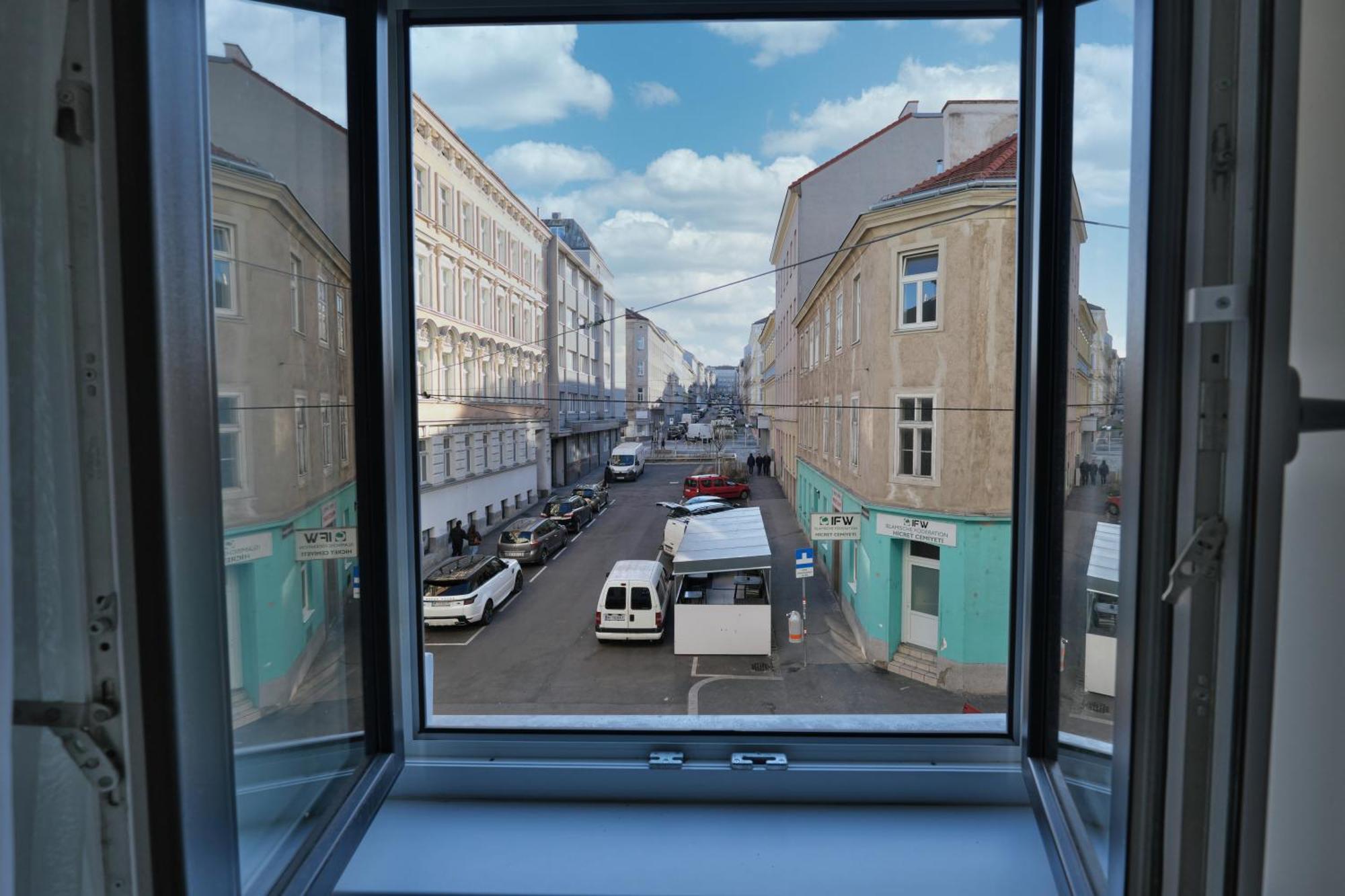 Vienna Lotus Apartments Экстерьер фото
